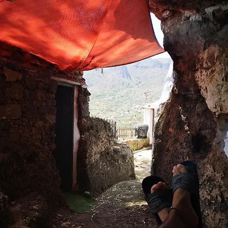 La Cueva Refugio بيت للعطل *